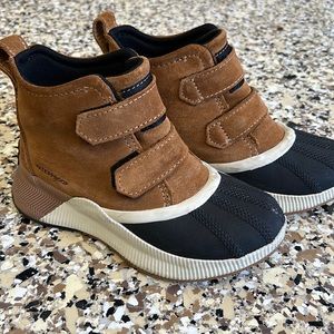 Kids Sorel snow boots size 13